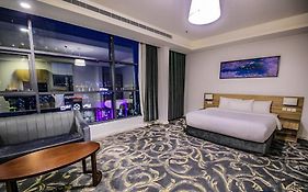 أجنحة لاتين السليم بلازا